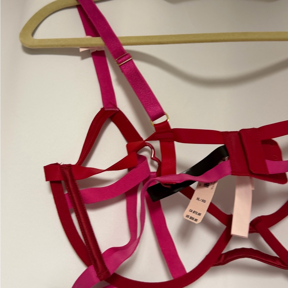 NWT Victorias Secret Very Sexy Heartware Open-Cup Strappy Caged Demi Bra red - Picture 5 of 5